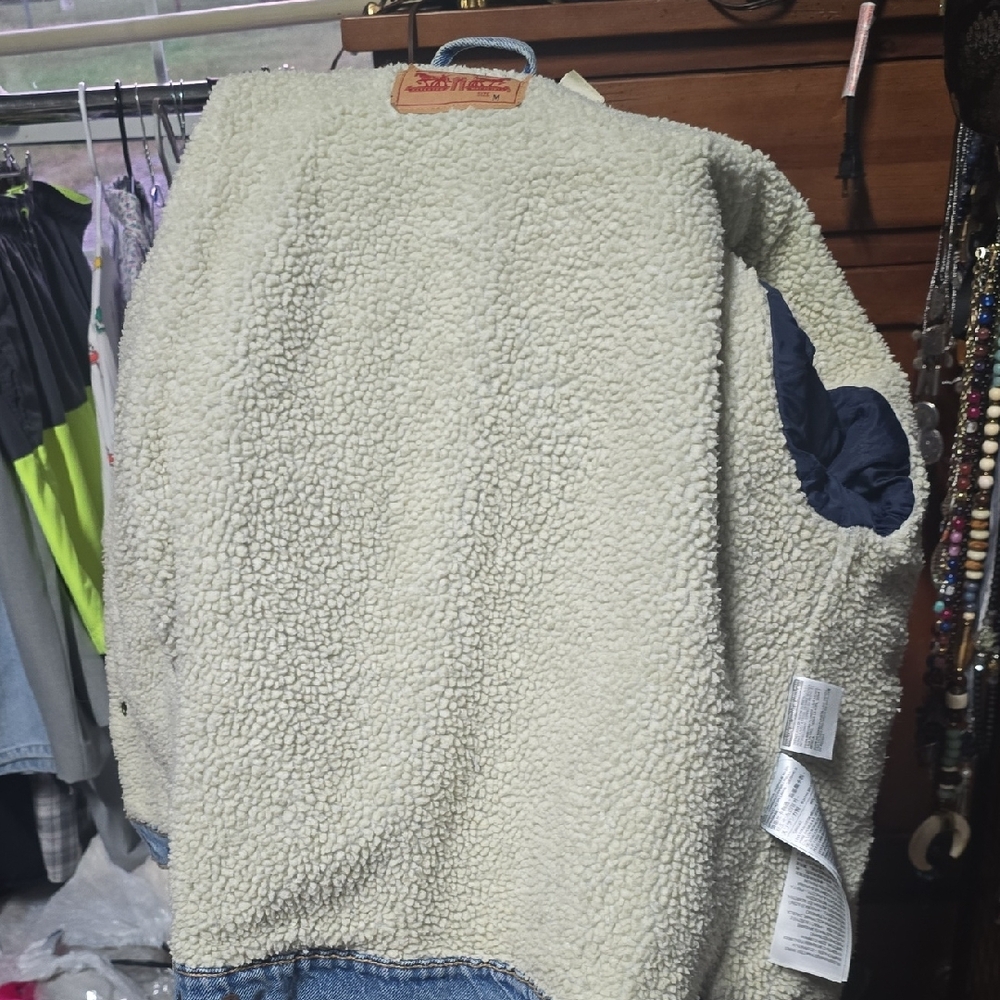 Levi's Blue Jean Jacket with Cream Collar - Picture 7 of 15
